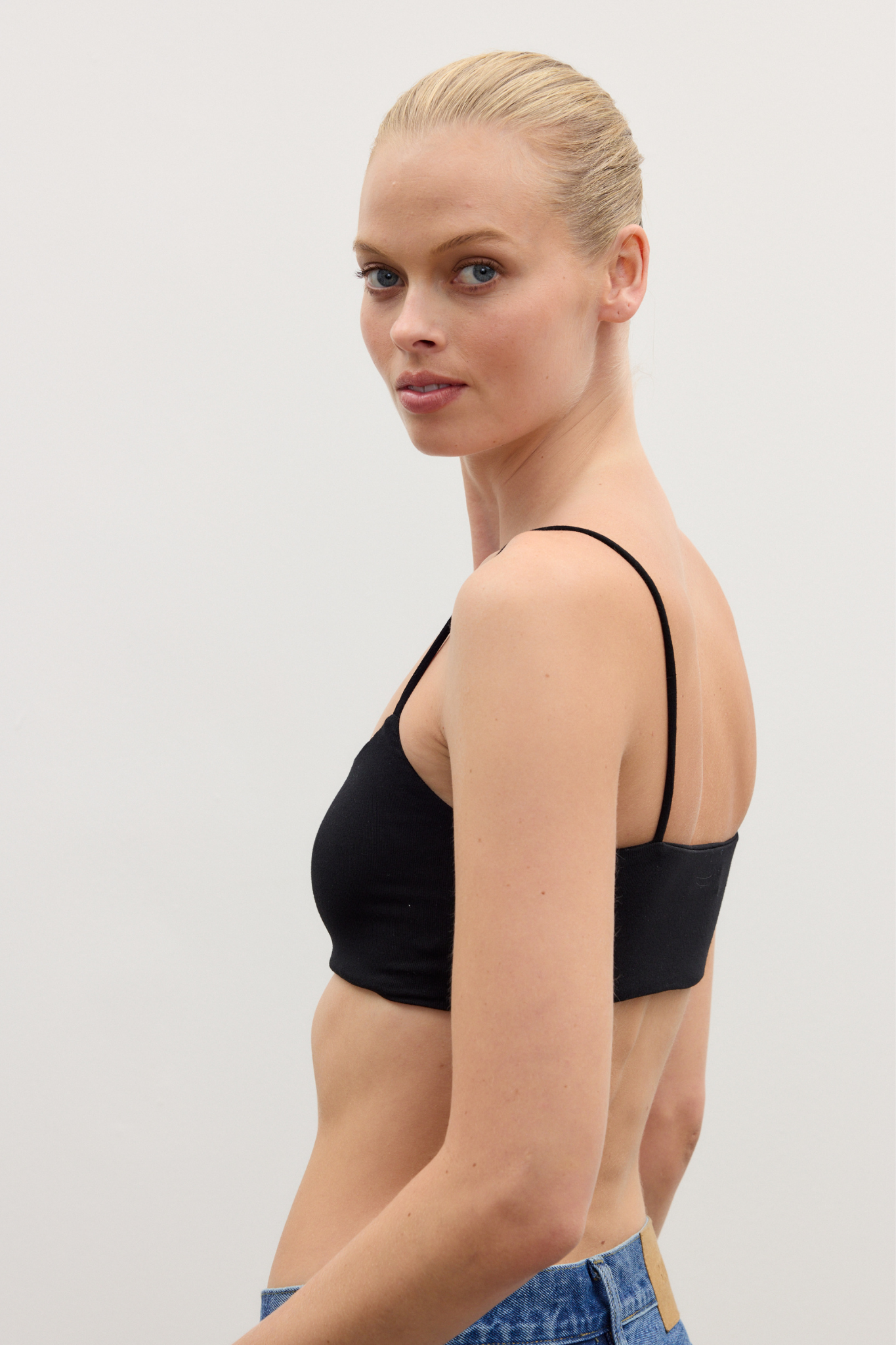 AURA CROP TOP - BLACK