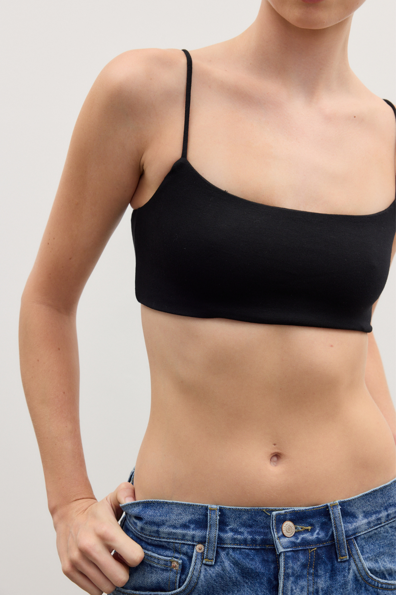 AURA CROP TOP - BLACK